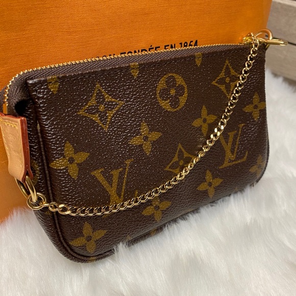 Authentic Louis Vuitton Mini Pochette Accessoires - Picture 2 of 7